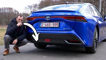 Toyota Mirai - piję wodę z wydechu