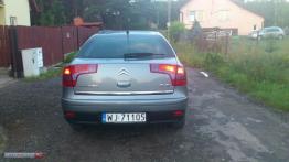 Citroen C5 II Hatchback - galeria społeczności - tył - reflektory włączone