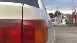 Audi 100 C4 Sedan - galeria społecznościprawy tylny reflektor - wyłączony