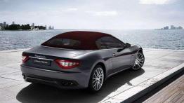 Dyskretny urok uniwersalności