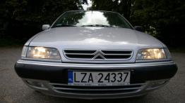 Citroen Xantia II Kombi - galeria społeczności - przód - reflektory włączone