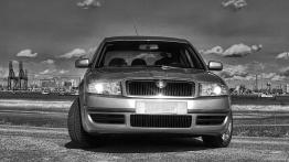 Skoda Superb I Sedan - galeria społeczności - przód - reflektory włączone