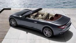 Dyskretny urok uniwersalności