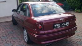 Opel Astra I F Sedan - galeria społeczności - widok z tyłu