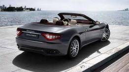 Dyskretny urok uniwersalności