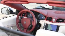 Dyskretny urok uniwersalności