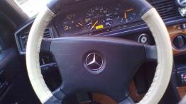 Mercedes 190  W201 - galeria społeczności - kierownica