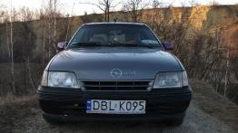 Opel Kadett E Hatchback - galeria społeczności - przód - reflektory wyłączone