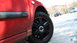 Renault Clio I  - galeria społeczności - prawe przednie nadkole