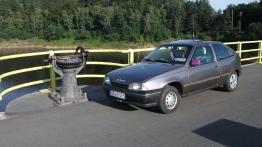Opel Kadett E Hatchback - galeria społeczności - lewy bok