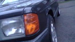 Mercedes 190  W201 - galeria społeczności - lewy przedni reflektor - wyłączony