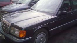 Mercedes 190  W201 - galeria społeczności - lewy bok