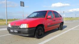 Opel Kadett E Hatchback - galeria społeczności - widok z przodu
