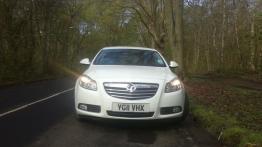 Opel Insignia  Hatchback - galeria społeczności - przód - reflektory włączone