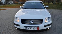 Volkswagen Passat B5 Kombi - galeria społeczności - przód - reflektory włączone