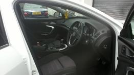 Opel Insignia  Hatchback - galeria społeczności - widok ogólny wnętrza z przodu