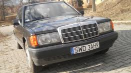 Mercedes 190  W201 - galeria społeczności - przód - reflektory wyłączone