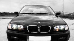 BMW Seria 3 Sedan - galeria społeczności - przód - reflektory włączone