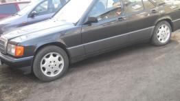 Mercedes 190  W201 - galeria społeczności - lewy bok