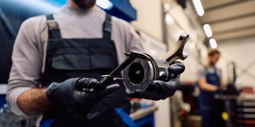 Oryginalne części vs zamienniki Q – kiedy warto dopłacić?