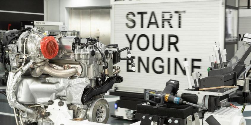 Mercedes podnosi poprzeczkę i tworzy najmocniejszy 4-cylindrowy silnik na świecie