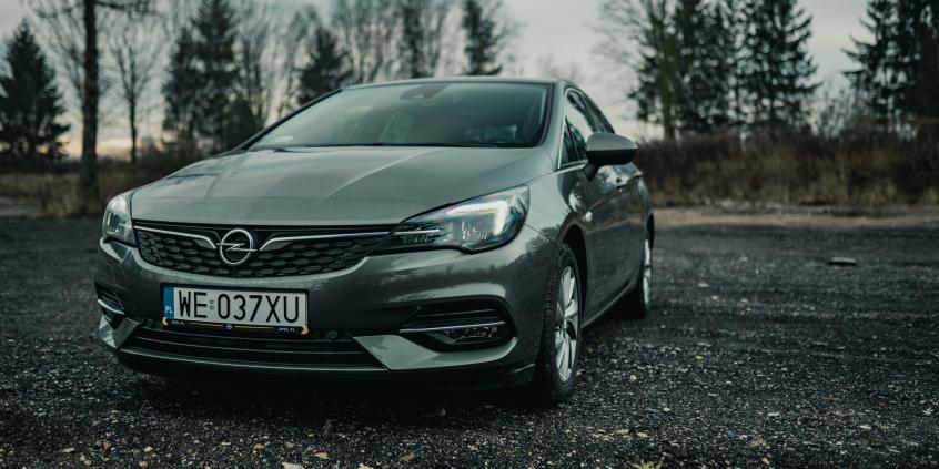 Opel Astra po faceliftingu – co tu się stało? Choć pewnie to etap przejściowy