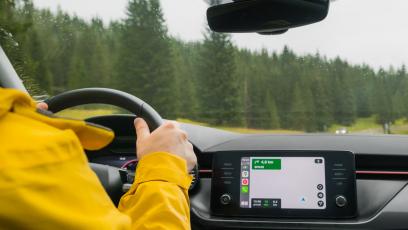 Android Auto pokazuje znaki stop i sygnalizatory. Mapy Google dostały nową funkcję