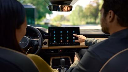 Koniec przycisków w Mazdzie CX-5. Nowy ekran 15,6 cala przejmuje większość funkcji