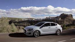 Hyundai i30 Fastback - lewy bok