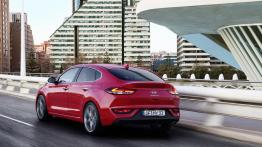 Hyundai i30 Fastback - widok z tyłu