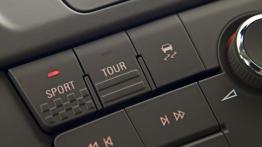 Opel Insignia Hatchback - konsola środkowa