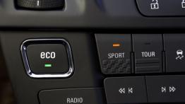 Opel Insignia Hatchback - konsola środkowa