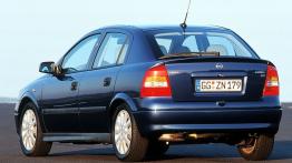 Opel Astra II Hatchback - widok z tyłu