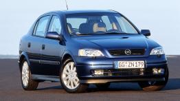 Opel Astra II Hatchback - widok z przodu