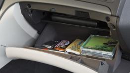 Opel Insignia Hatchback - schowek przedni otwarty