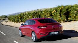 Hyundai i30 Fastback - widok z tyłu