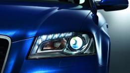 Audi S3 Sportback - lewy przedni reflektor - włączony
