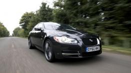 Jaguar XF Black Pack - widok z przodu