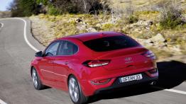 Hyundai i30 Fastback - widok z tyłu
