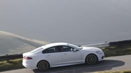 Jaguar XF Black Pack - prawy bok