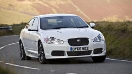 Jaguar XF Black Pack - widok z przodu