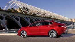 Hyundai i30 Fastback - lewy bok