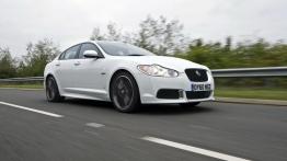 Jaguar XF Black Pack - widok z przodu
