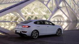 Hyundai i30 Fastback - prawy bok