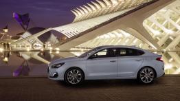 Hyundai i30 Fastback - lewy bok