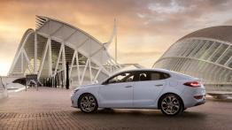 Hyundai i30 Fastback - lewy bok