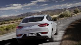 Hyundai i30 Fastback - widok z tyłu