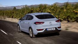 Hyundai i30 Fastback - widok z tyłu