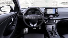 Hyundai i30 Fastback - pe?ny panel przedni