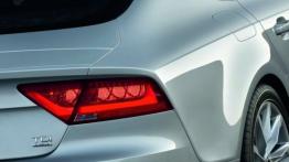 Audi A7 Sportback - prawy tylny reflektor - włączony